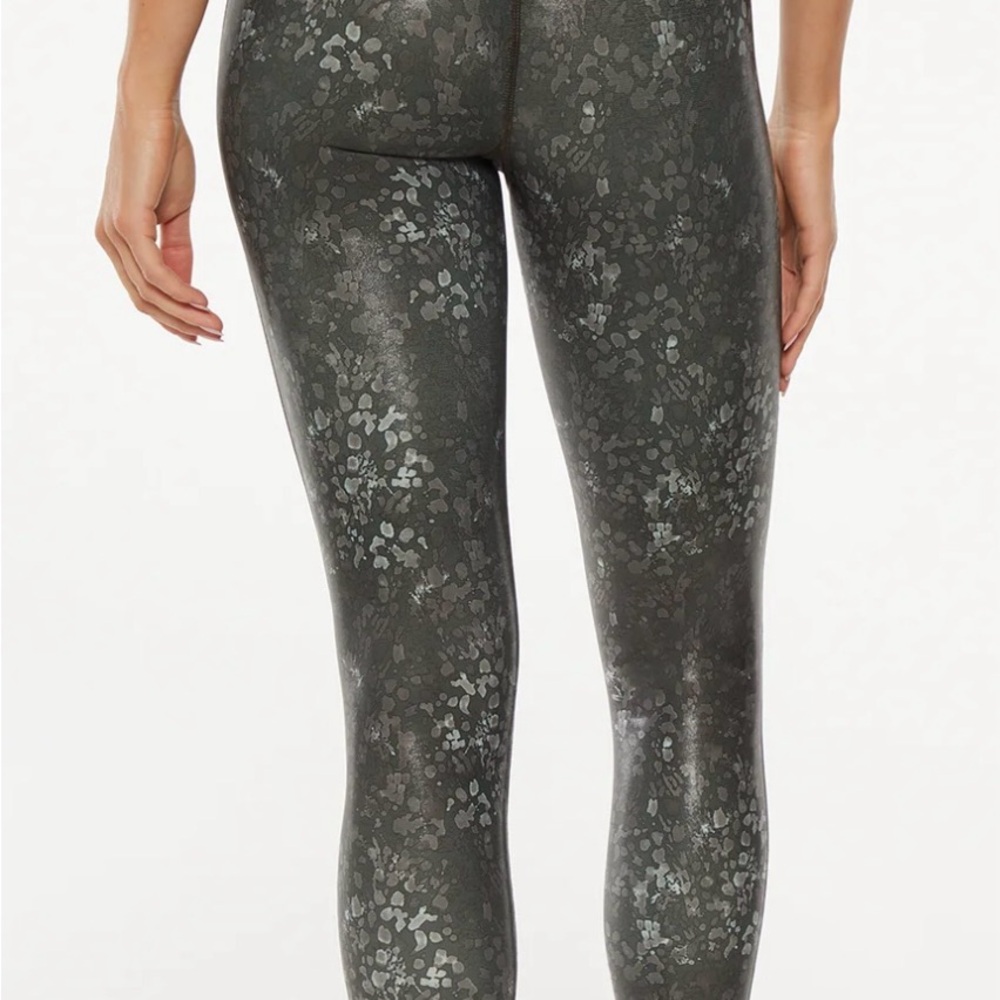 Lotuz Zen Legging (Rosin Ink Watercolor) Shiny Floral Leggings by Marika NWOT. - Picture 3 of 10